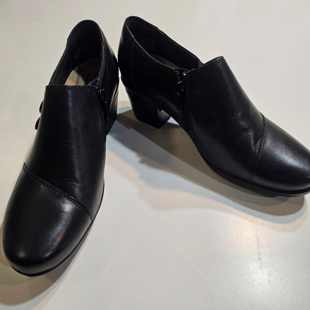 NWOB Collection by Clarks Women's 22545 Black Leather Booties Size 8 1/2 W
